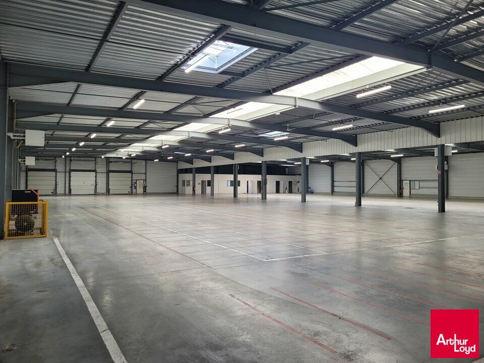 Vente local d''activites 2700 m² non divisibles