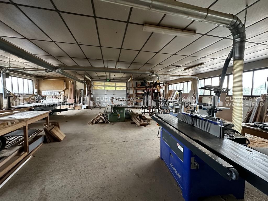 Vente activités 800 m² non divisibles