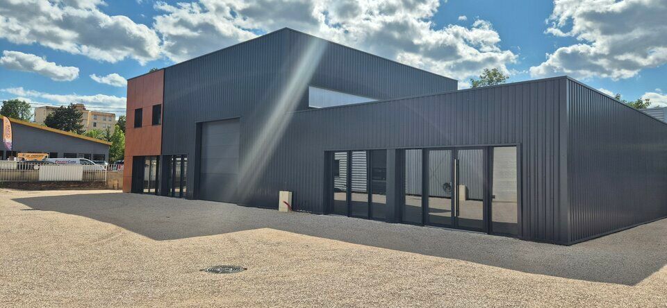 Location local d''activites 422 m² non divisibles