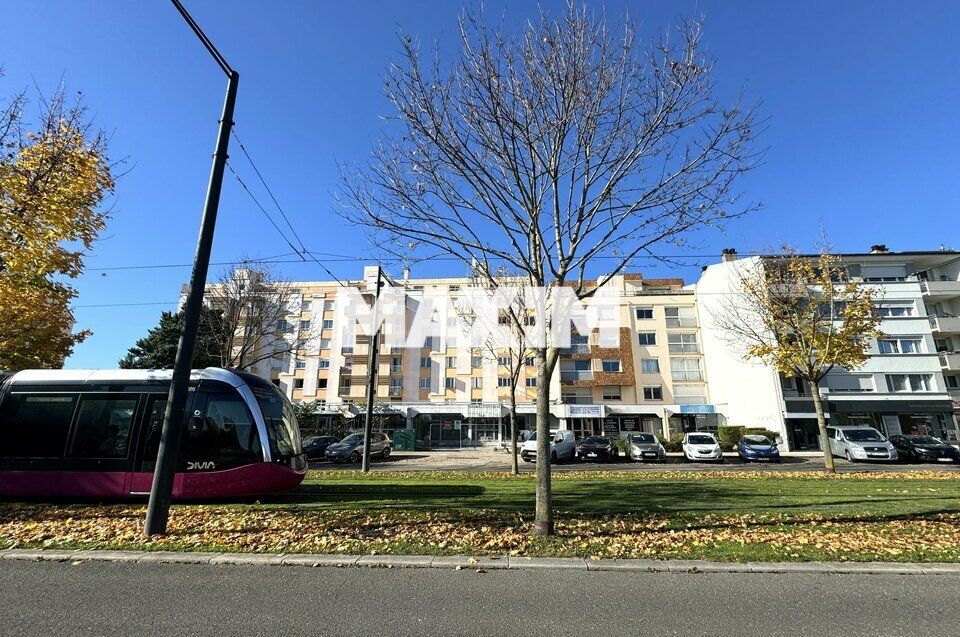 Location local commercial 165 m² non divisibles