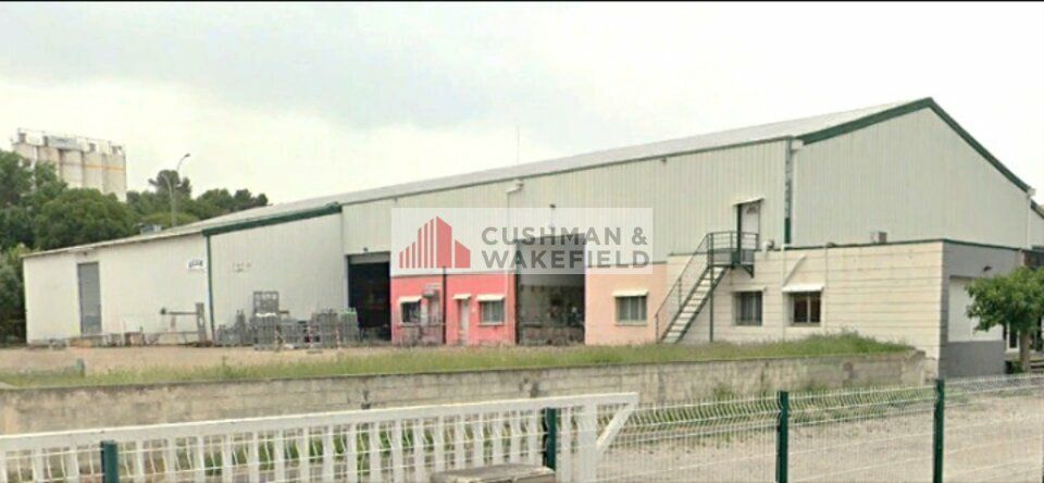 Location local d''activites 300 m² non divisibles