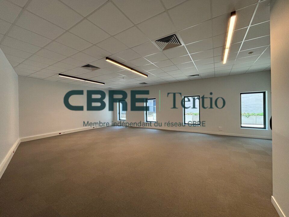 TOURS Centre - Nombreuses possibilités dans cet immeuble neuf