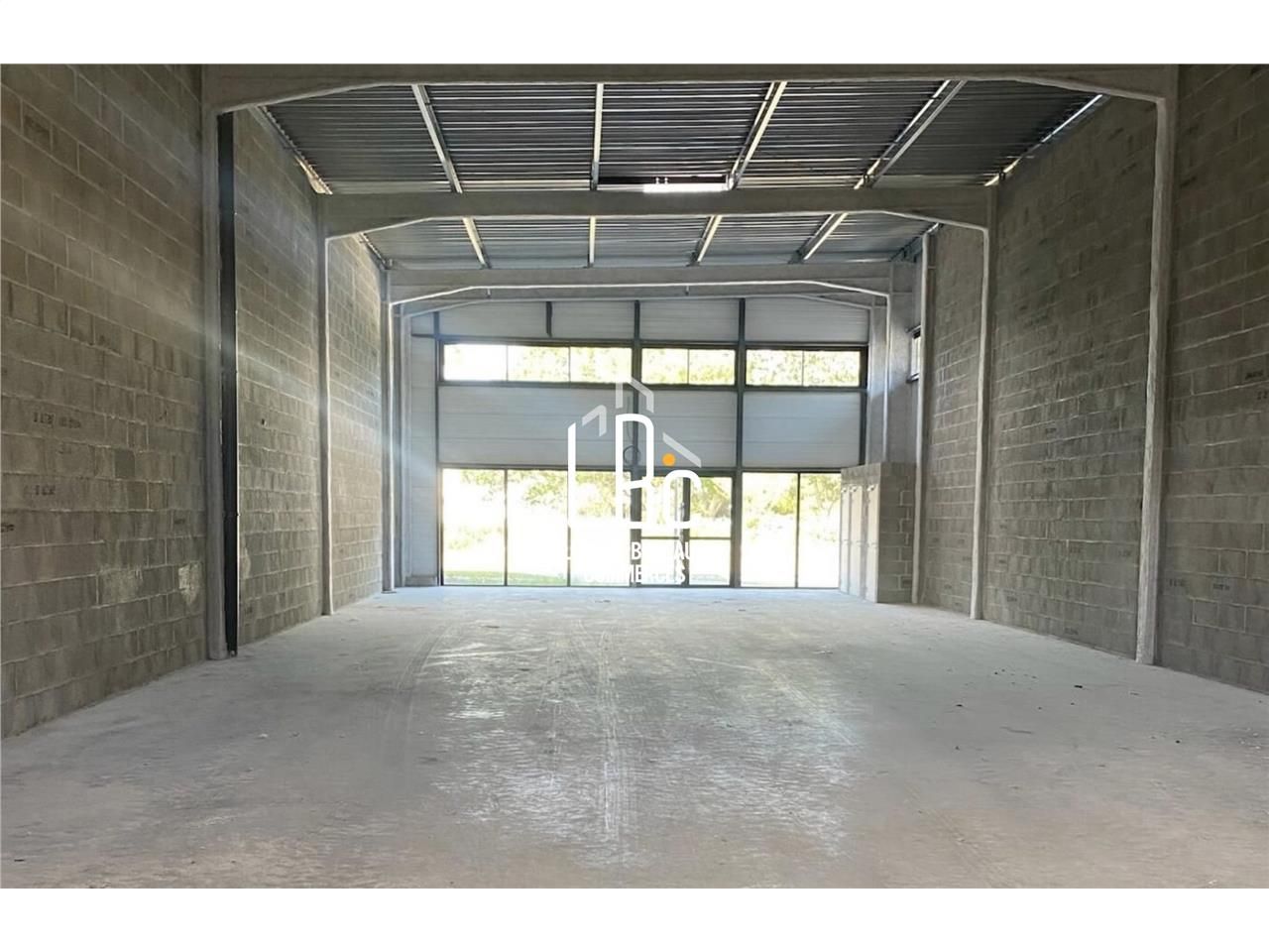 Location local commercial 225.00 m² à Carquefou