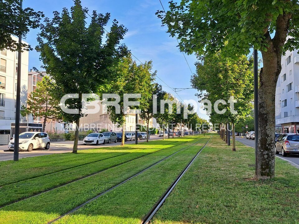 Location local commercial 165 m² non divisibles