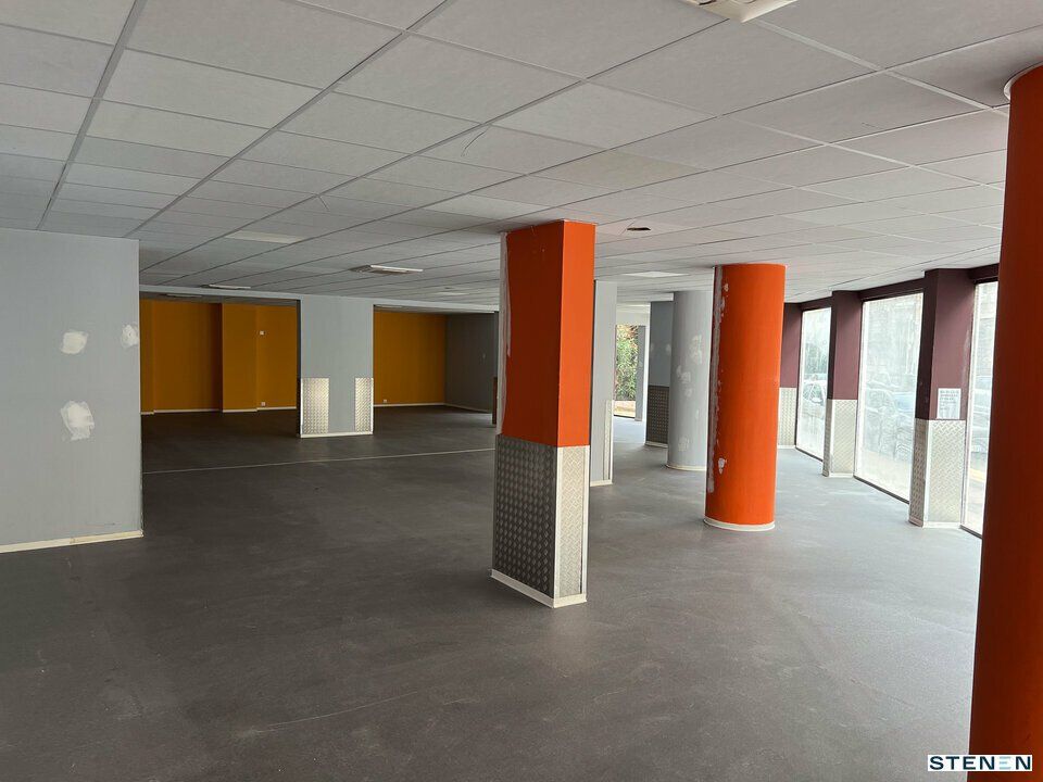 Location local commercial 370 m² non divisibles