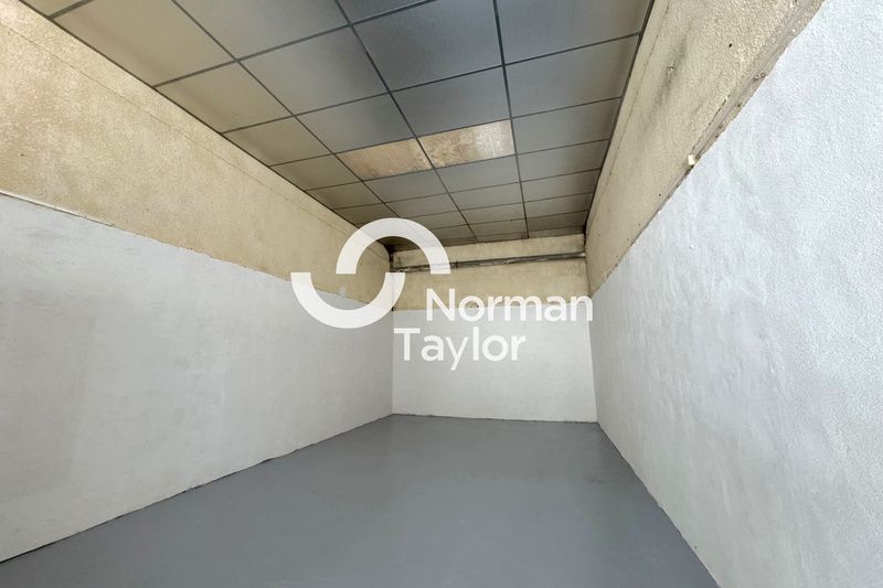 Location local d''activites 90 m² non divisibles