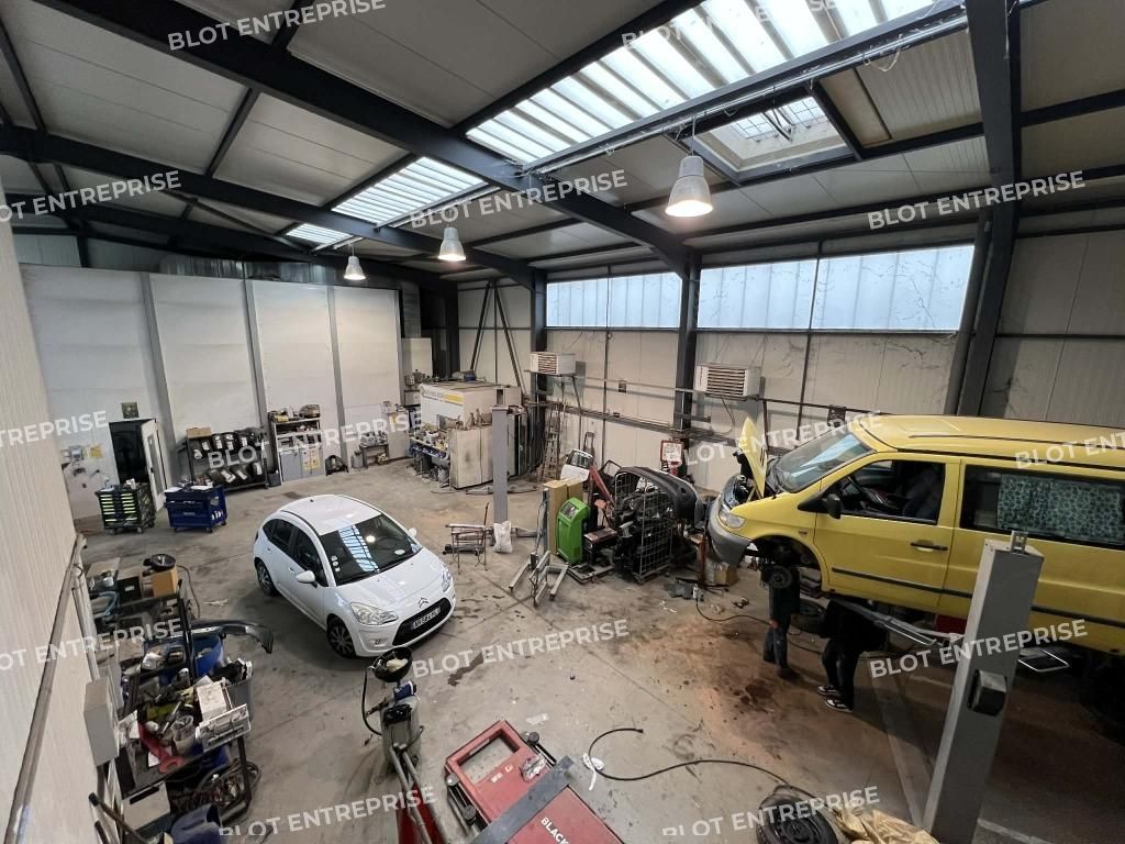 Location entrepôts 450 m² non divisibles