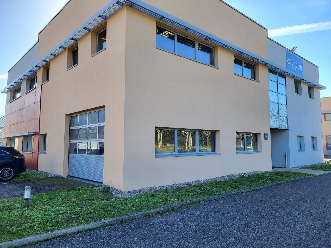 Location bureaux 69 m² à Saint-Priest