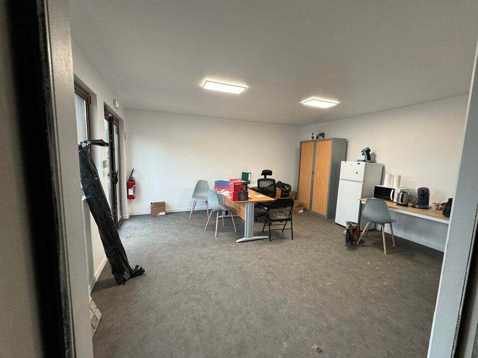 Location local d''activites 268 m² non divisibles