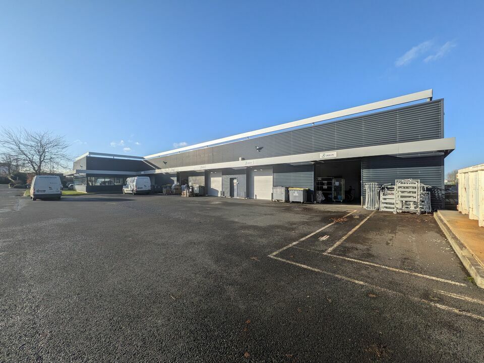 Location local d''activites 1438 m² non divisibles