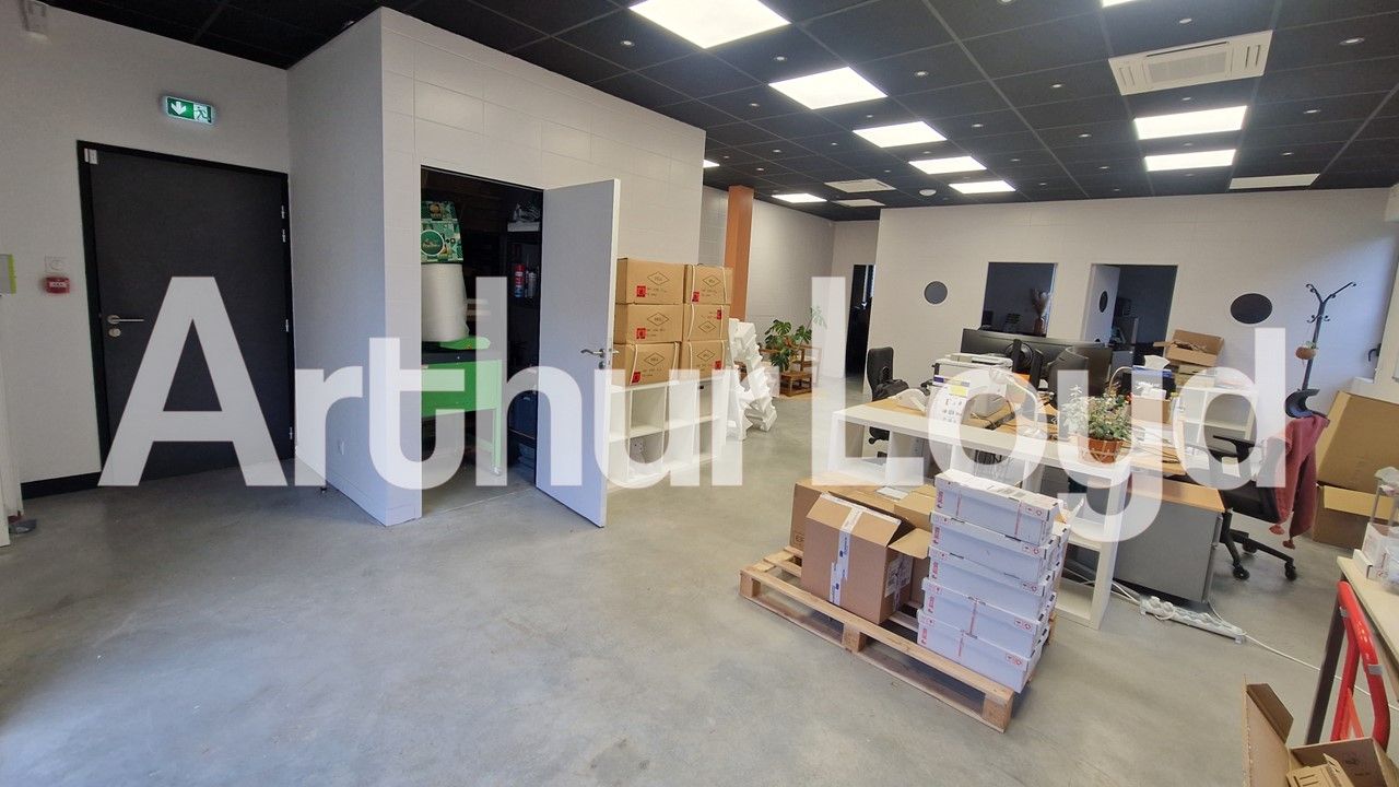 local commercial ou professionnel à ifs - 92 m²