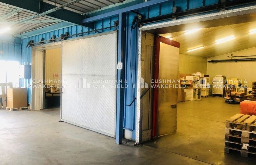 Location activités 900 m² non divisibles