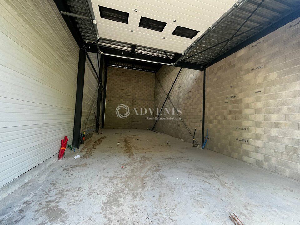 Vente local d''activites 349 m² divisibles à partir de 157 m²