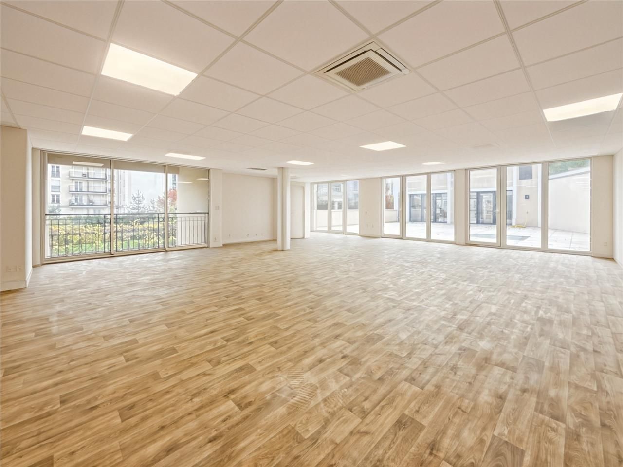 Location bureaux 700 m² non divisibles