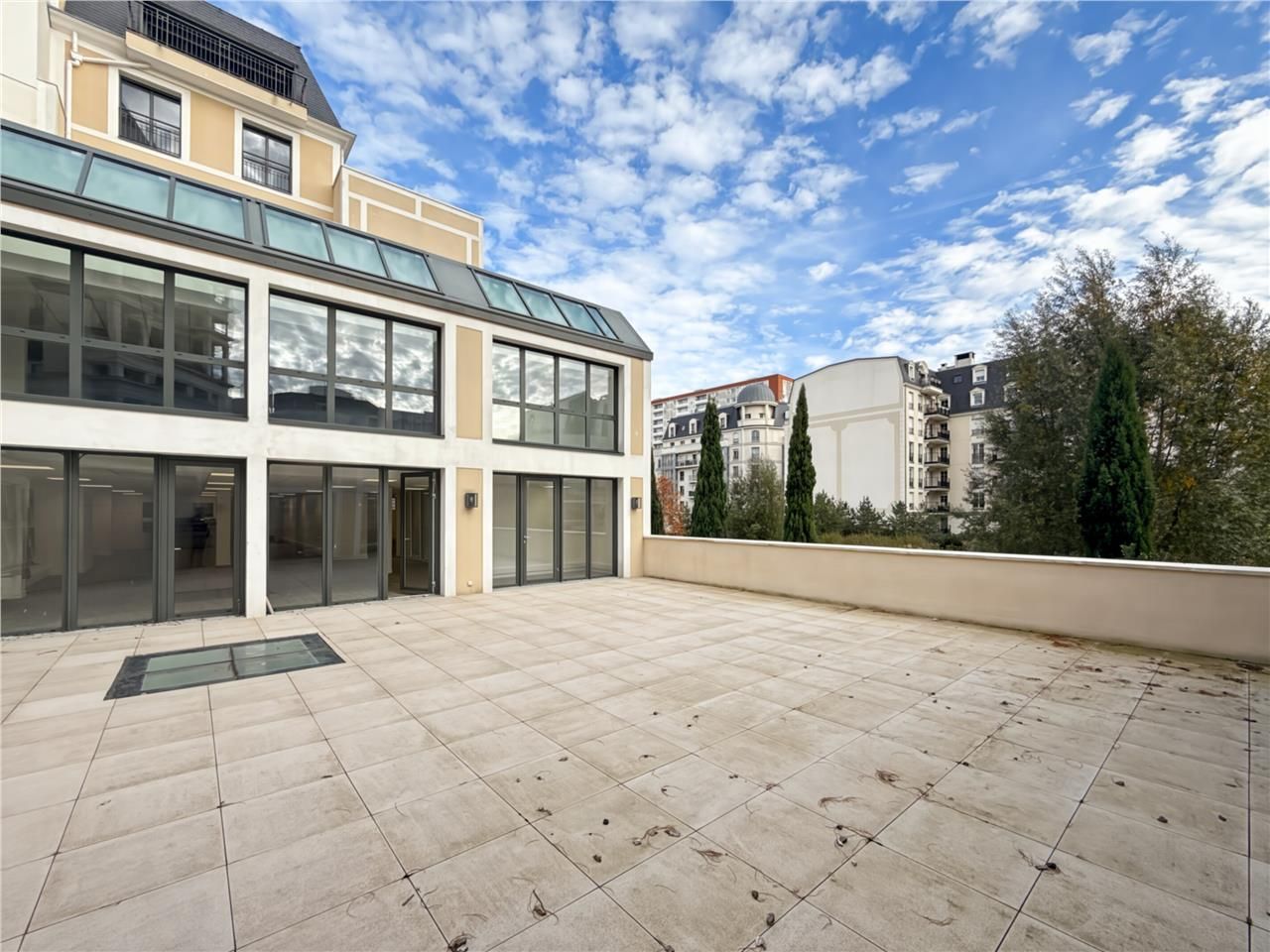 Location bureaux 350 m² non divisibles