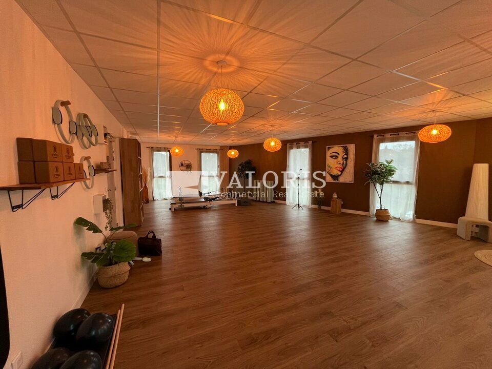 VALORIS MEDITERRANEE, vous propose à la location une très belle surface de bureaux de 73 m², dans un immeuble neuf au cœur de la zone des Milles et à proximité immédiate des grands axes stratégiques d'Aix-en-Provence.