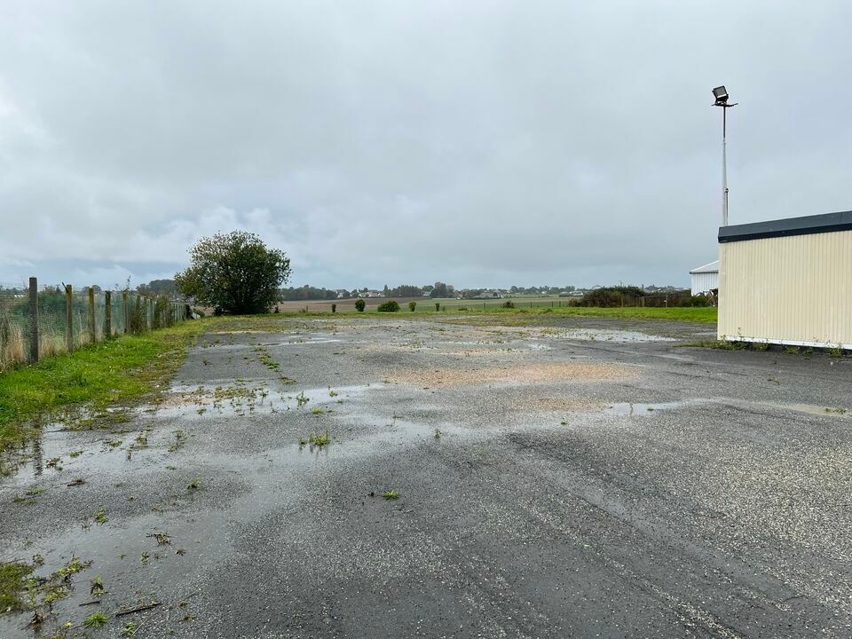 A LOUER - TERRE PLEIN 3 600m2 + 130 m2 BUREAUX MEUBLÉS