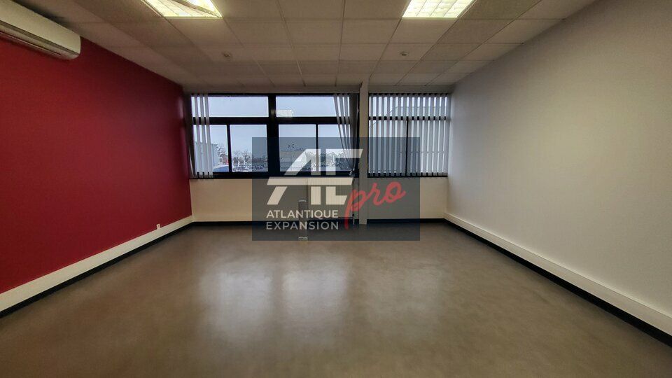 A LOUER BUREAU AVEC TERRASSE