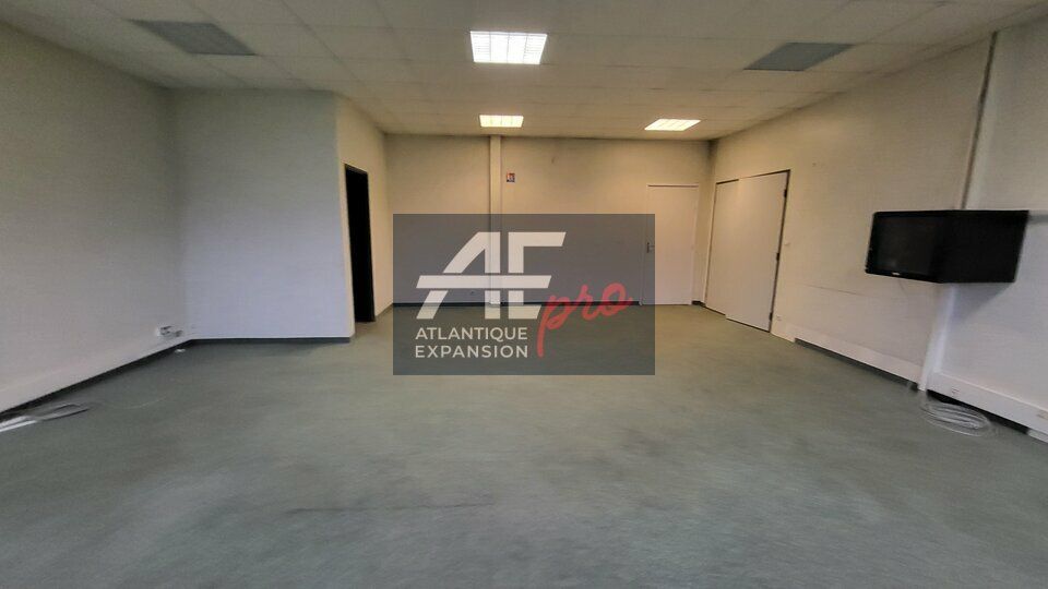 Location bureaux 239.8 m² non divisibles