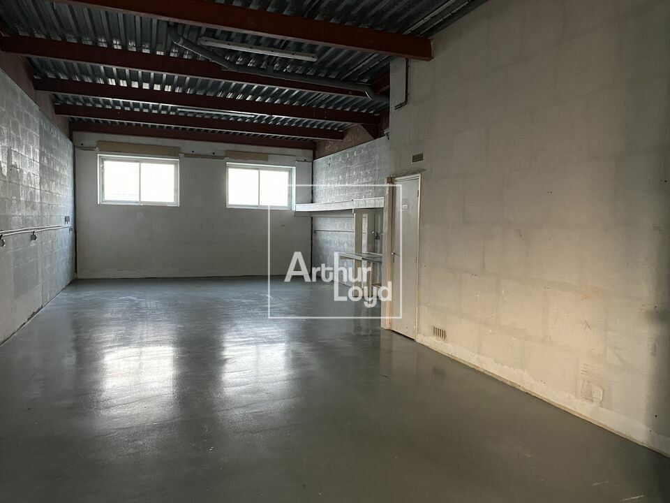 Location local d''activites 160 m² non divisibles