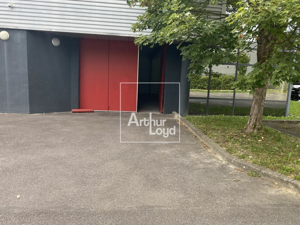 Location local d''activites 227 m² non divisibles