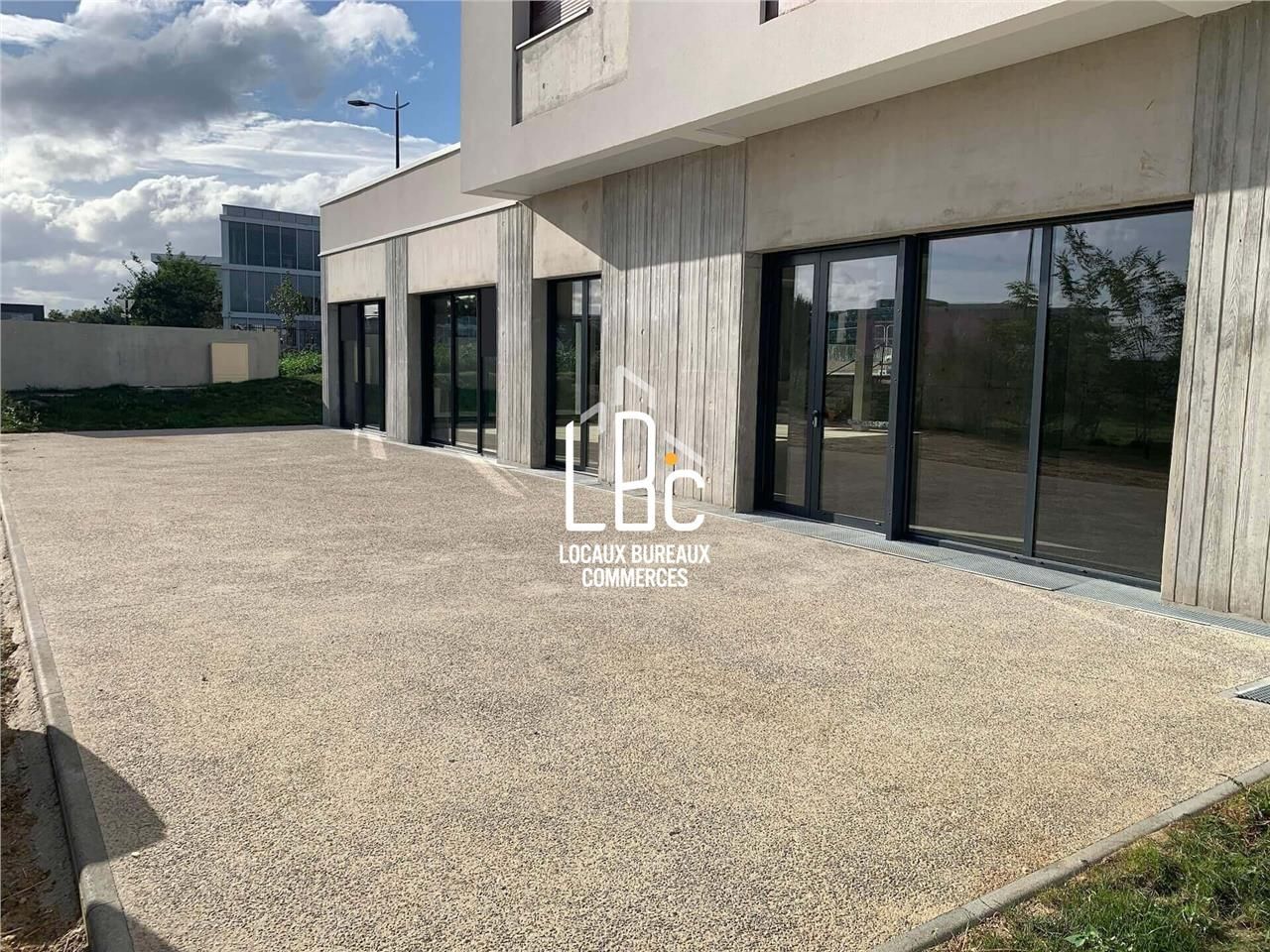 Location local commercial 275.00 m² à Nantes