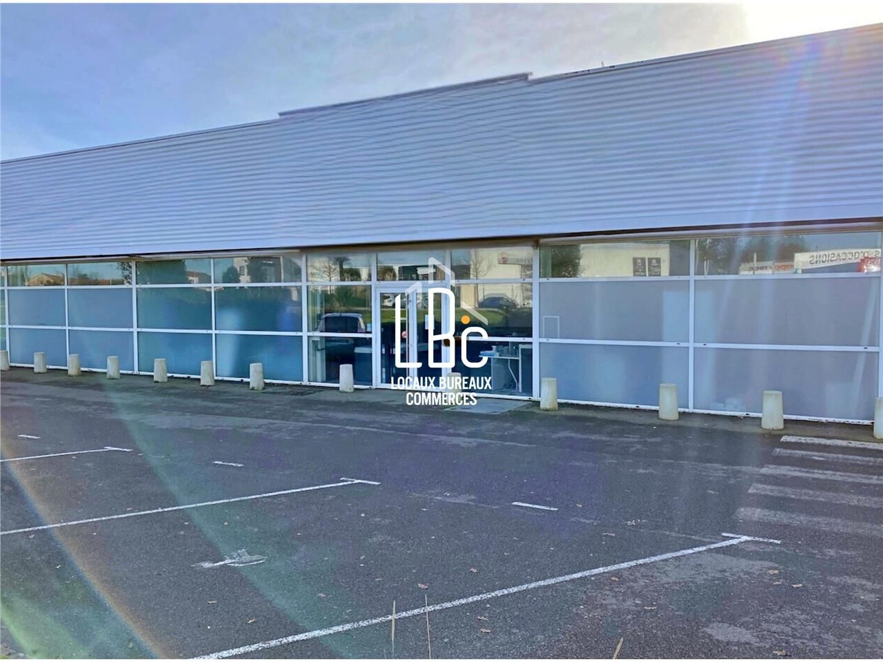 Location local commercial 700.00 m² à Les Sables-d''Olonne