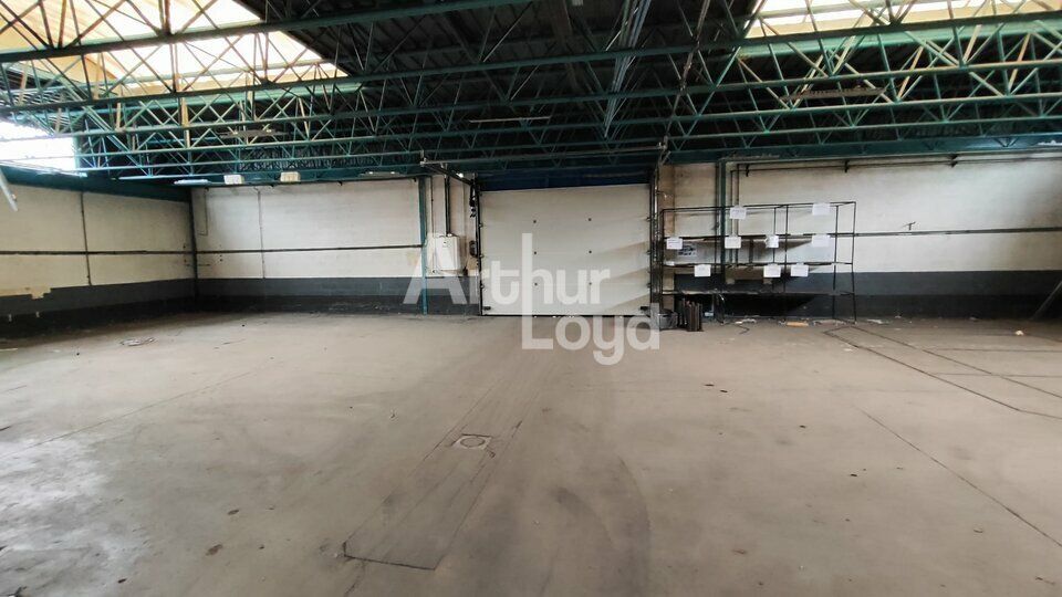 Location local d''activites 1200 m² divisibles à partir de 295 m²