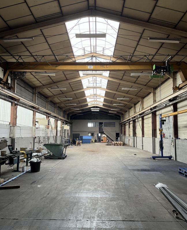 Location local 640 m² à Jassans-Riottier