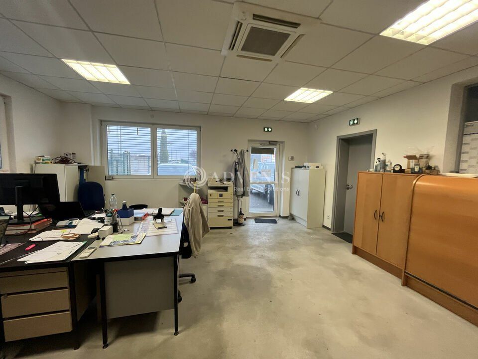 Location local d''activites 280 m² non divisibles