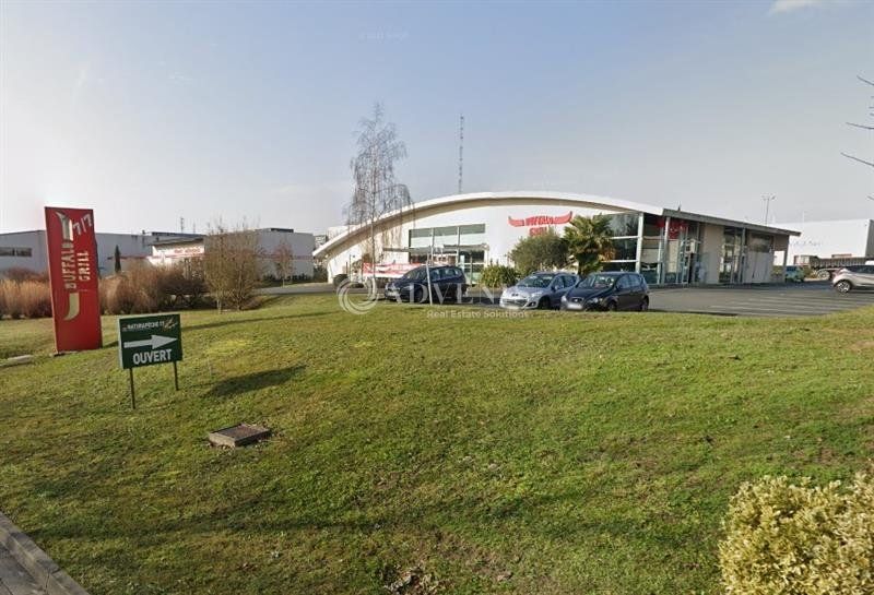 Location local commercial 590 m² non divisibles
