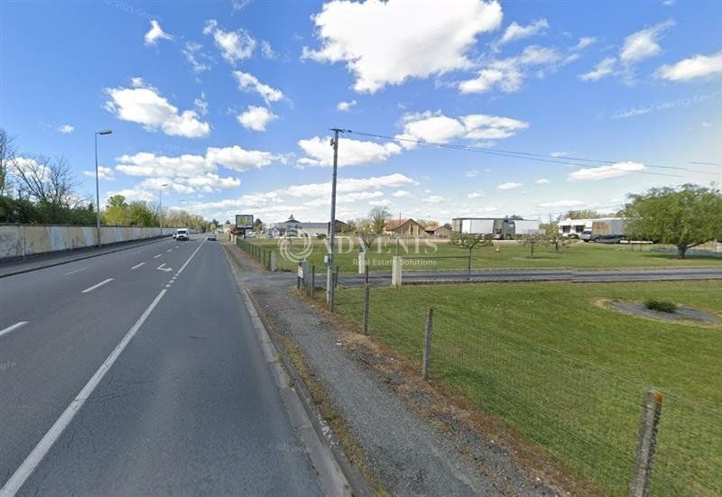 Location local commercial 400 m² divisibles à partir de 100 m²