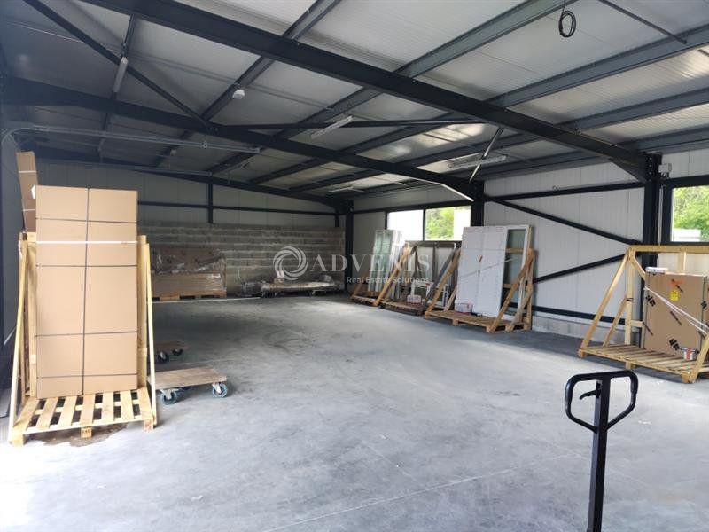 A LOUER BATIMENT D'ACTIVITES DE 300 M²