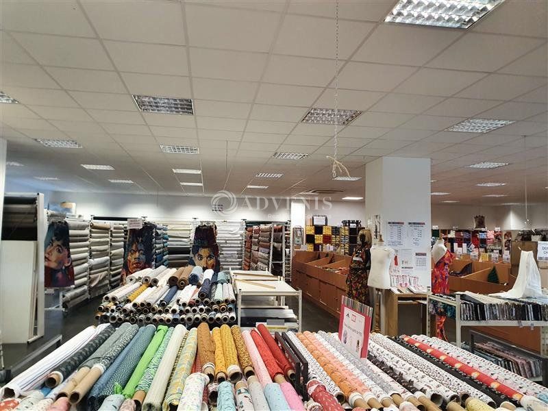 A LOUER CELLULE DE 298 M² ENVIRON