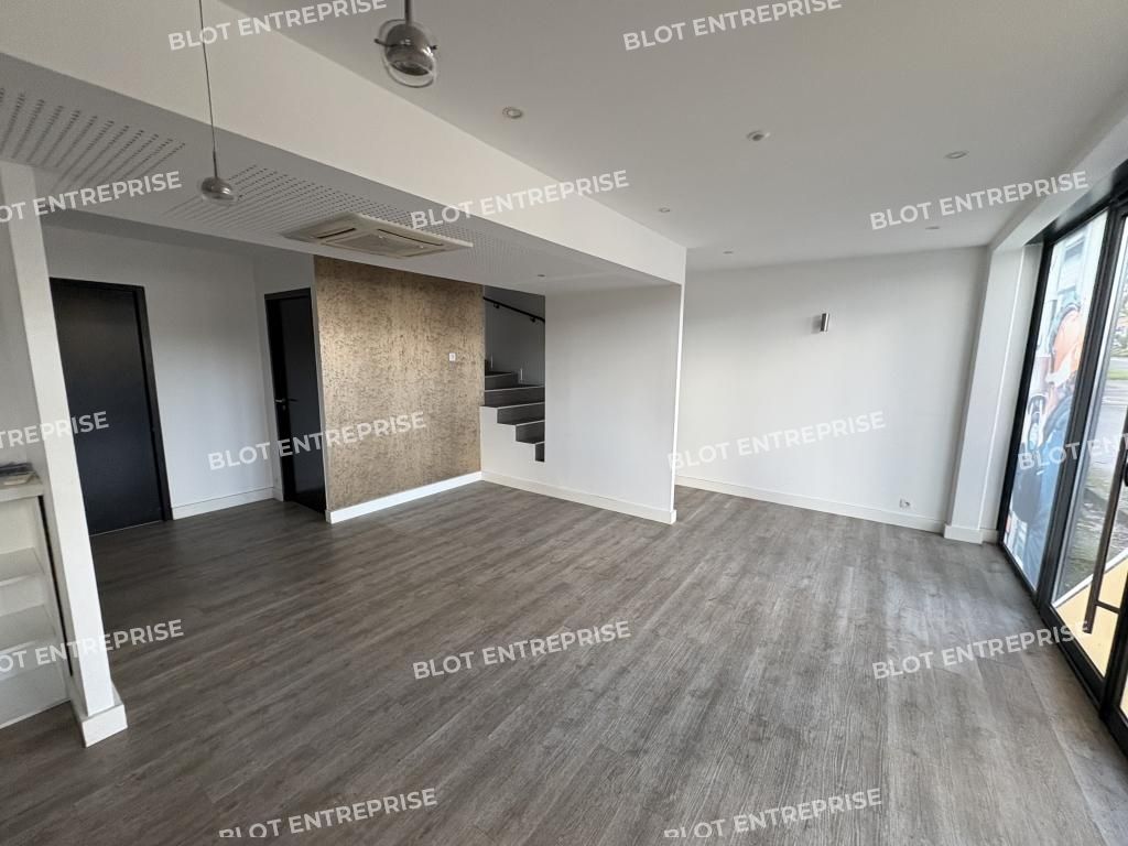Location entrepôts 260 m² non divisibles