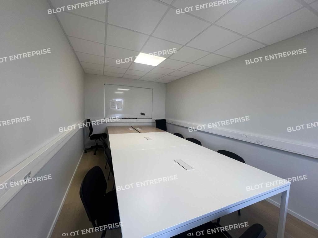 Location entrepôts 212 m² non divisibles