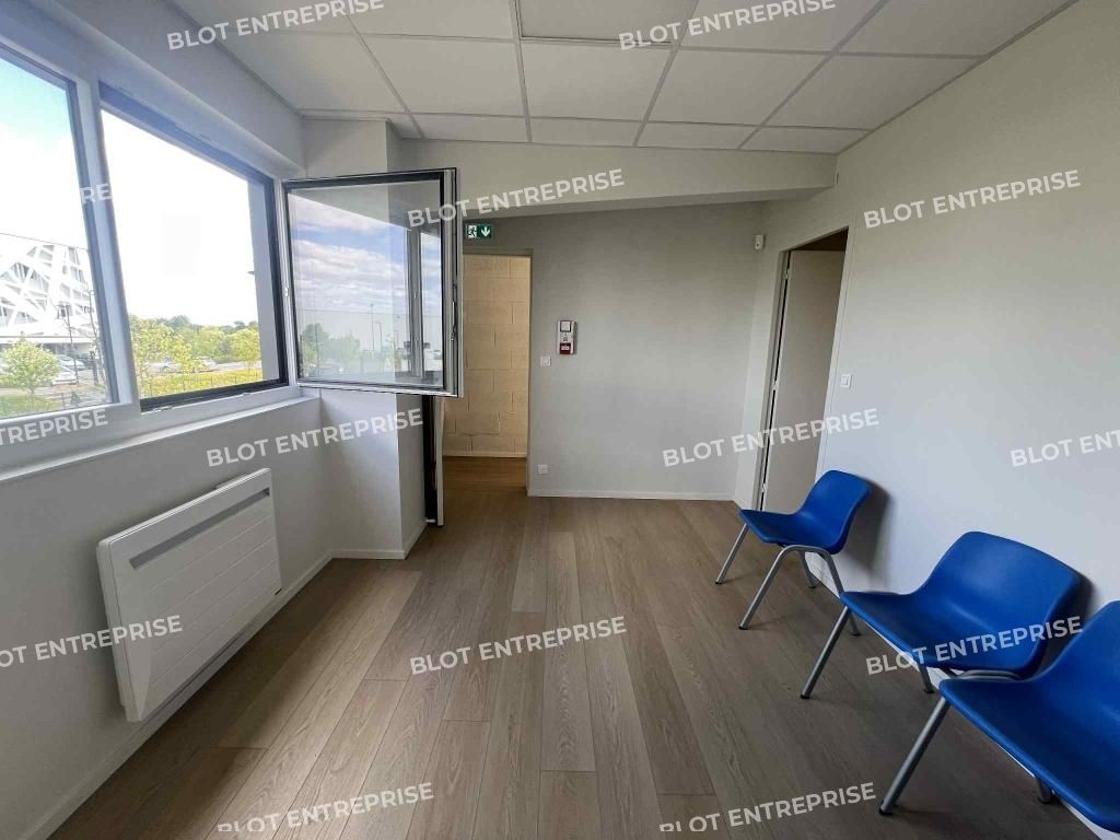 Location entrepôts 212 m² non divisibles