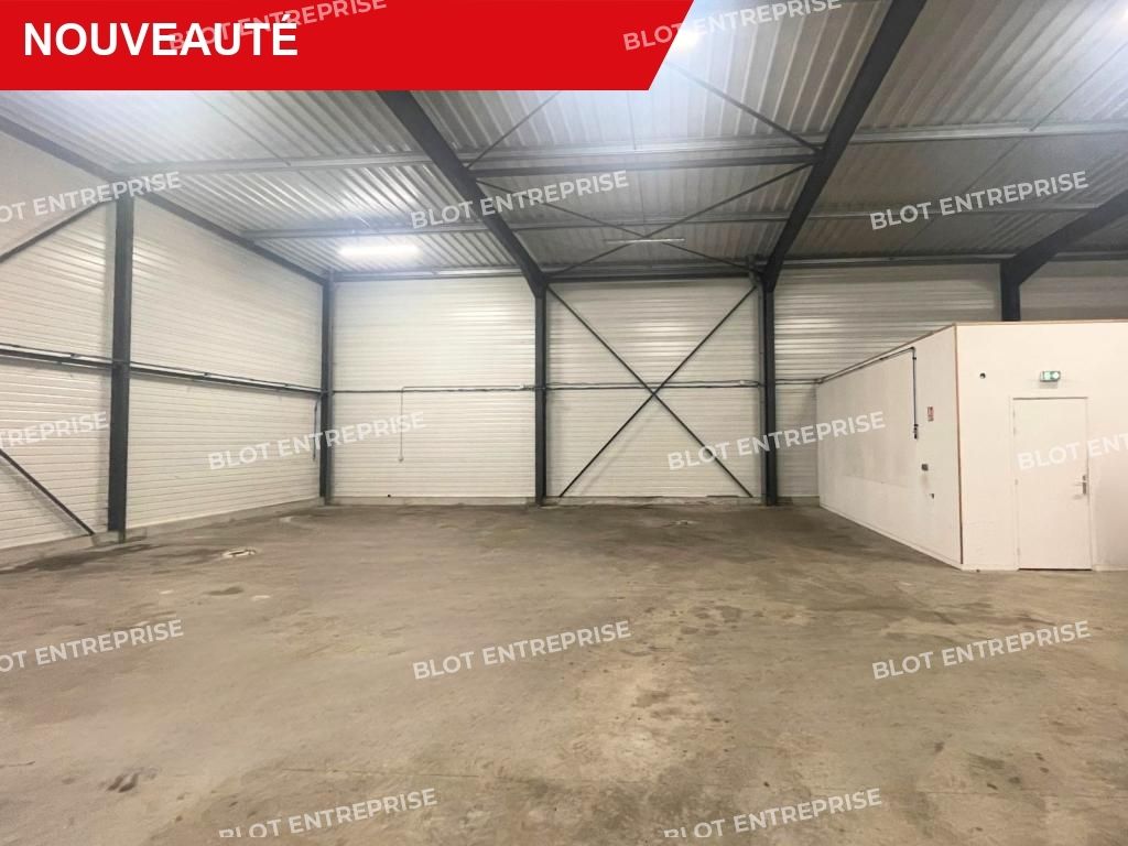 Location entrepôts 370 m² non divisibles