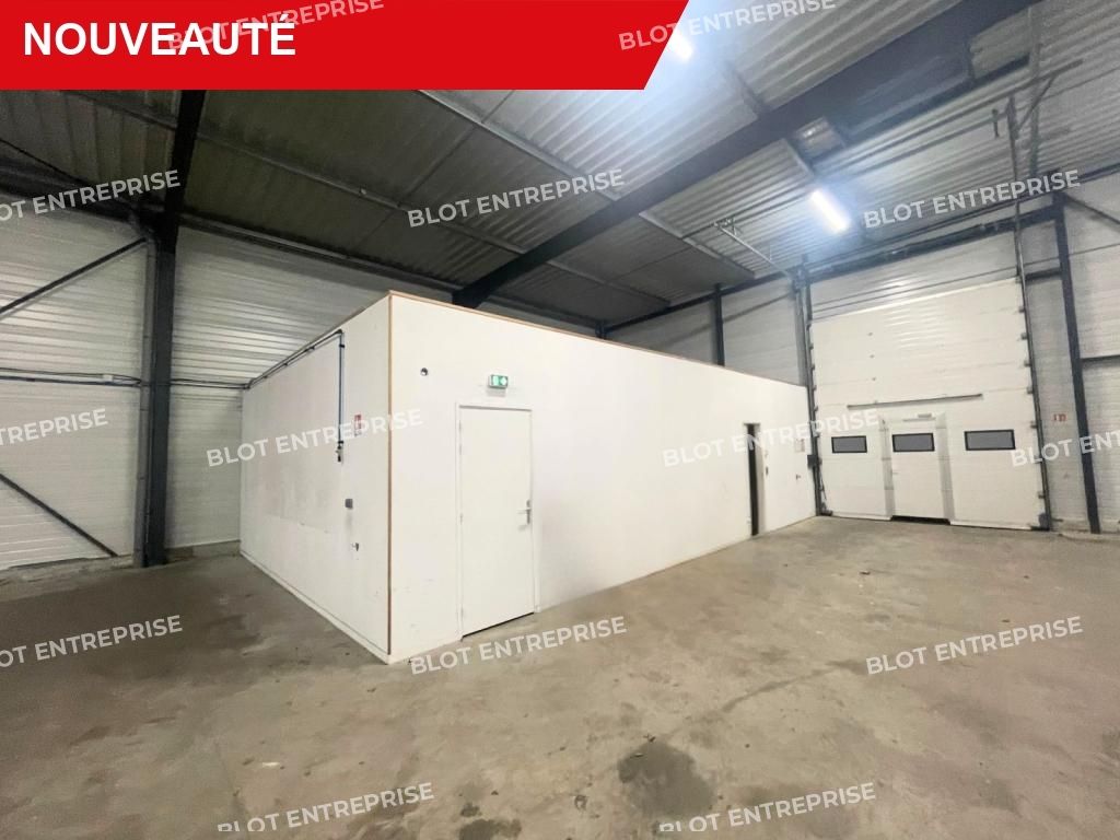 Location entrepôts 370 m² non divisibles