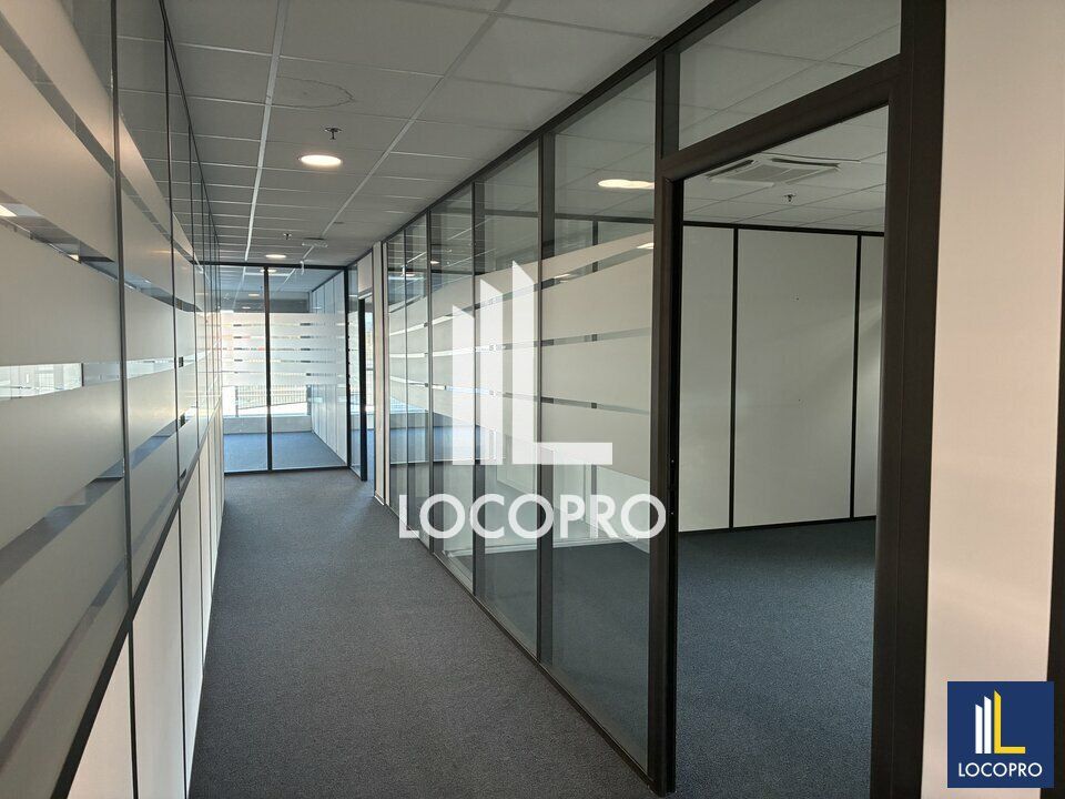 A LOUER - BUREAUX - 1 700 M2 - LES ARCS SUR ARGENS