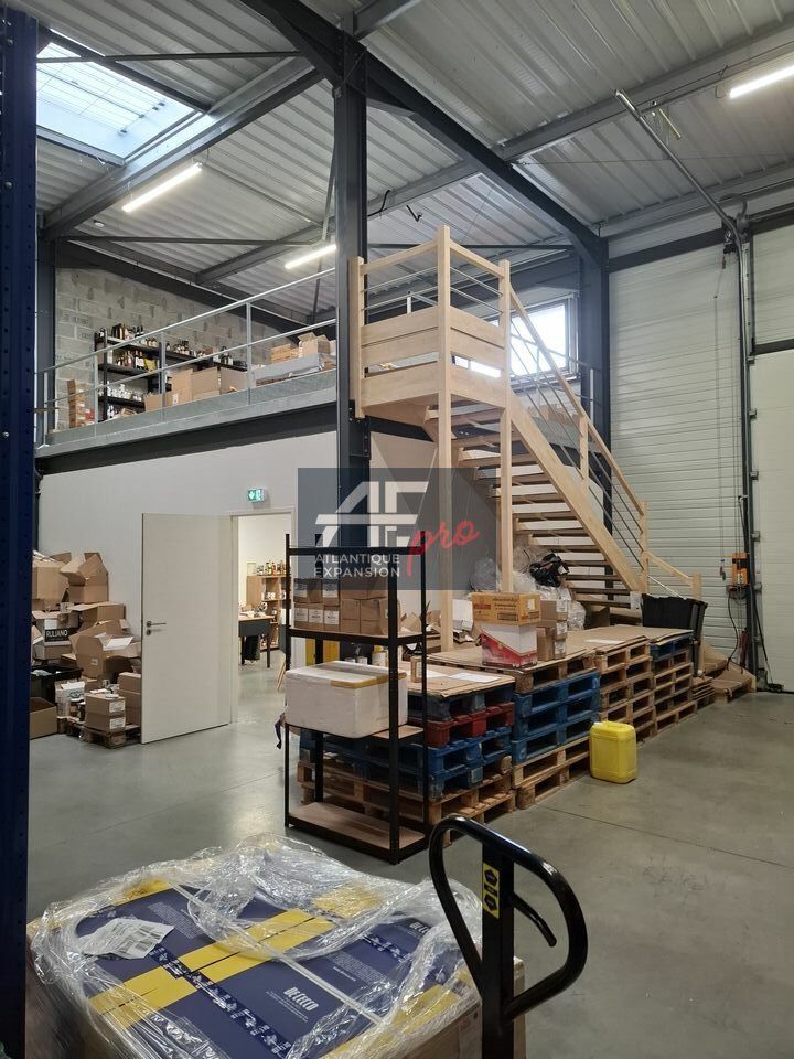 Location local d''activites 150 m² non divisibles
