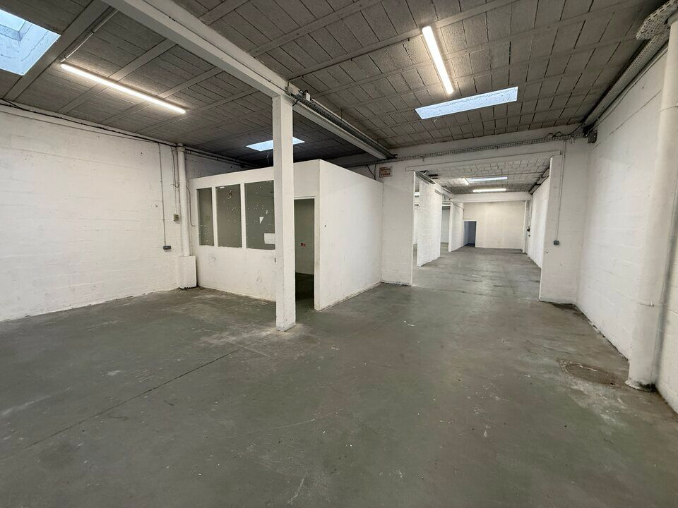 Location local d''activites 355 m² non divisibles