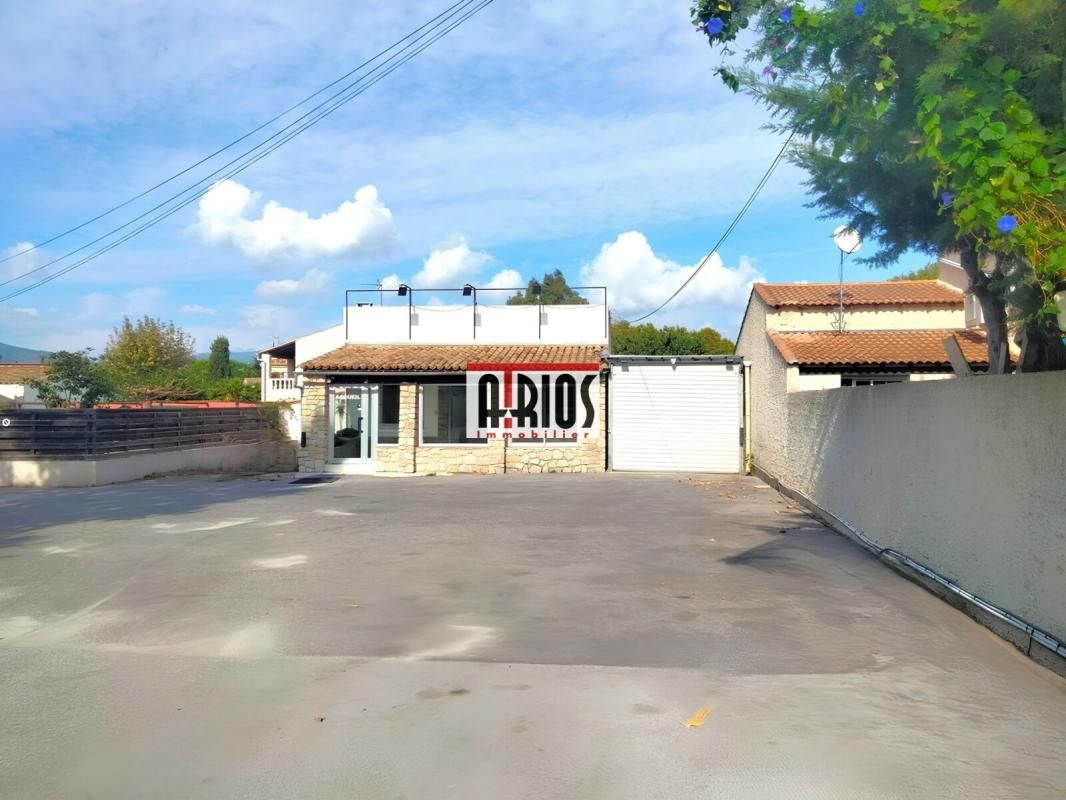 Location local commercial 109 m² non divisibles