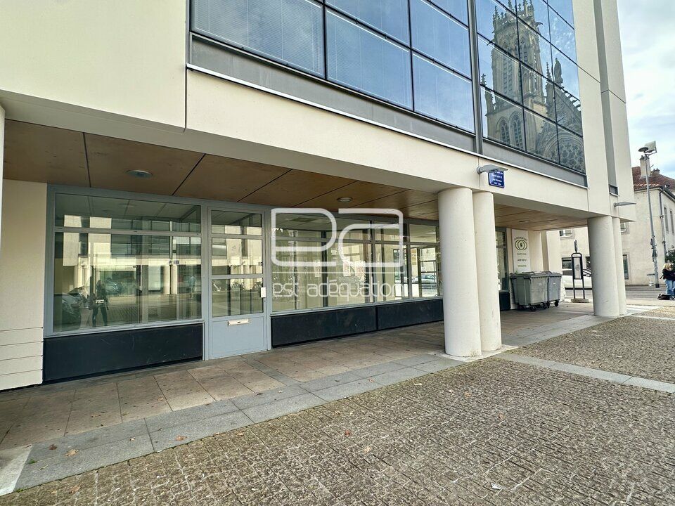 Location bureaux 140.08 m² non divisibles