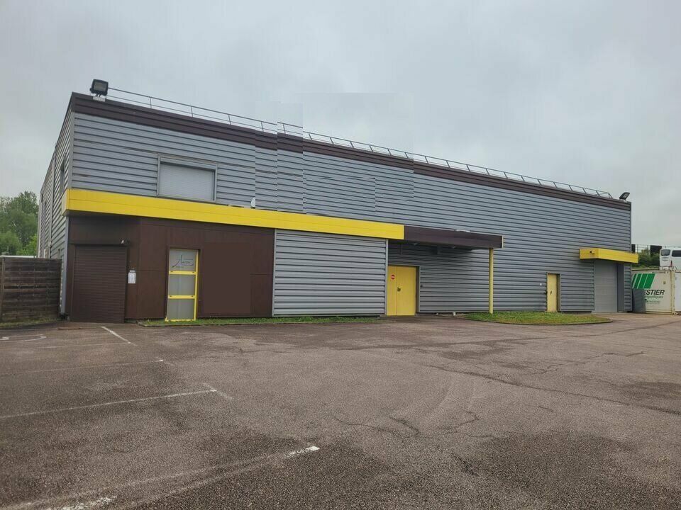 Location local d''activites 750 m² non divisibles