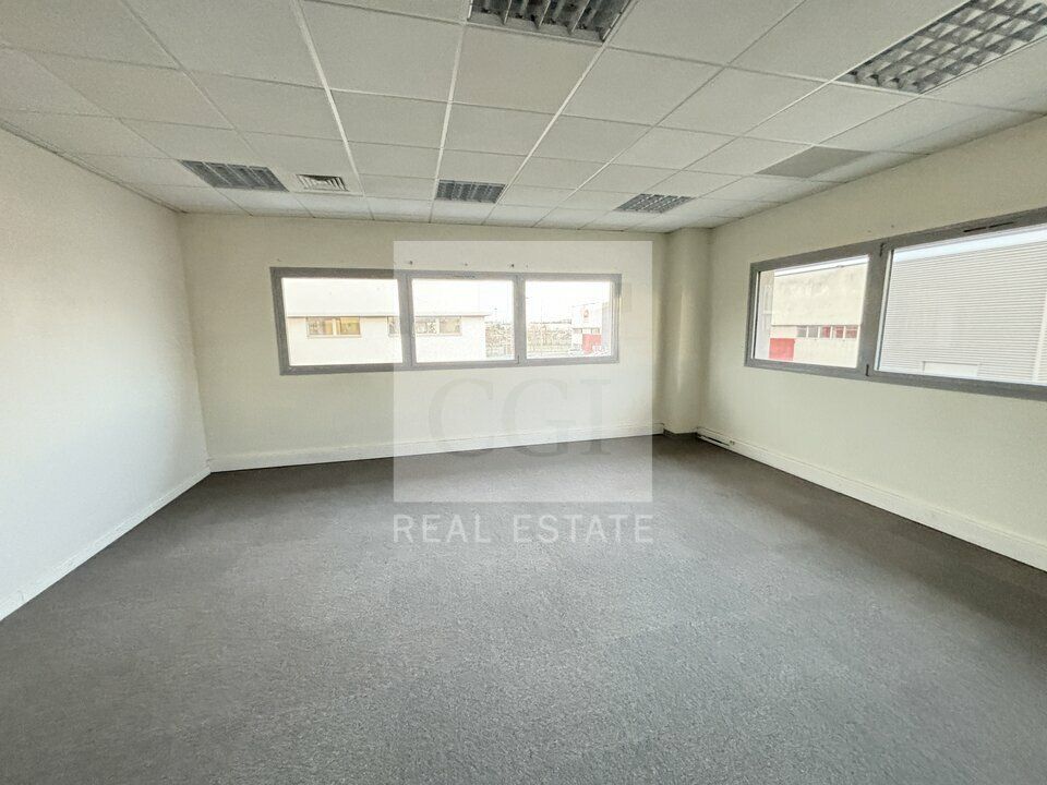 À LOUER – BUREAUX 69 m² – SAINT-PRIEST / PARILLY – VISIBILITÉ & CADRE AGRÉABLE