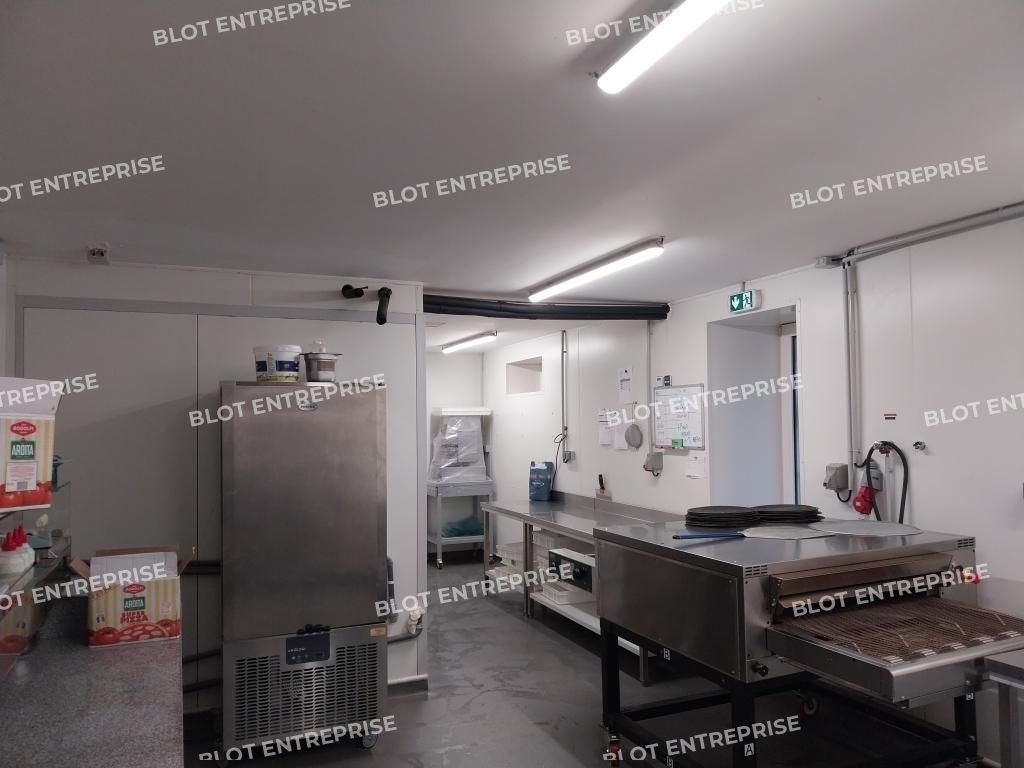 Location local commercial 100 m² non divisibles