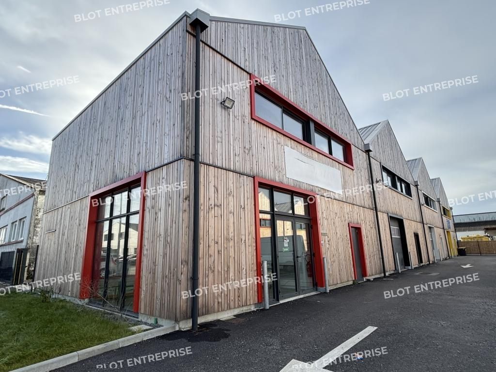 Location entrepôts 361 m² non divisibles