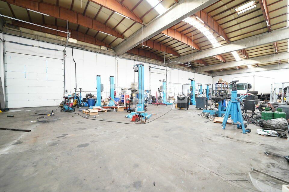 Location local d''activites 680 m² non divisibles