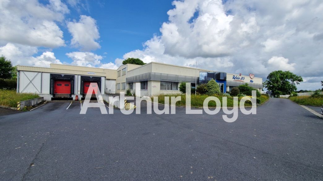 Vente local 2270.00 m² à BAYEUX